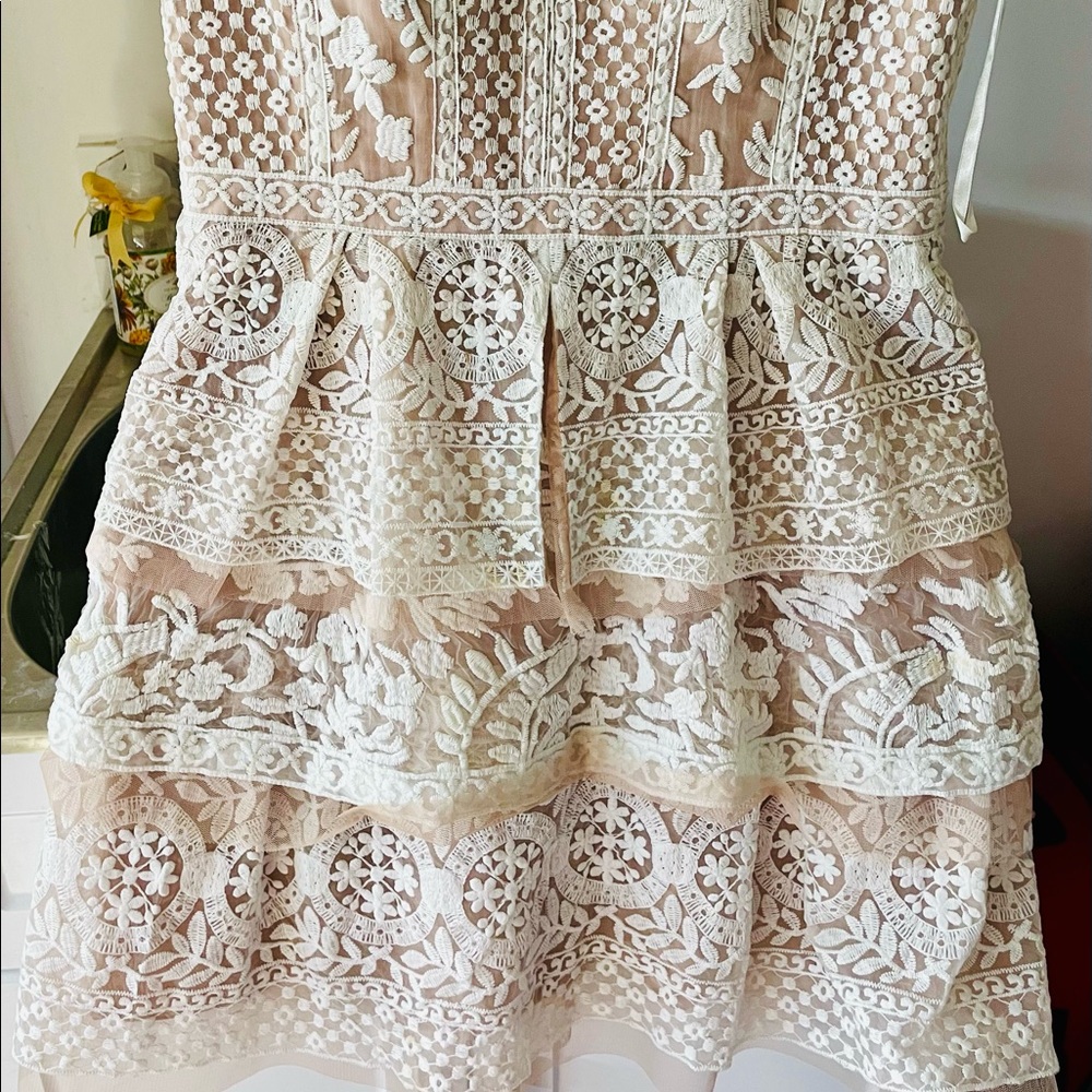 Bcbg perfect condition lace dress great for bridal shower rehearsal/bridal